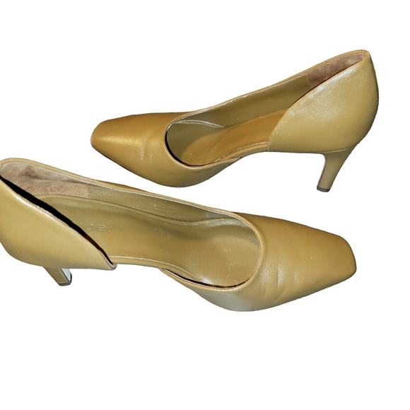 Vince Tiana Point Toe Leather Pumps Tan Size 7 - Picture 2 of 12